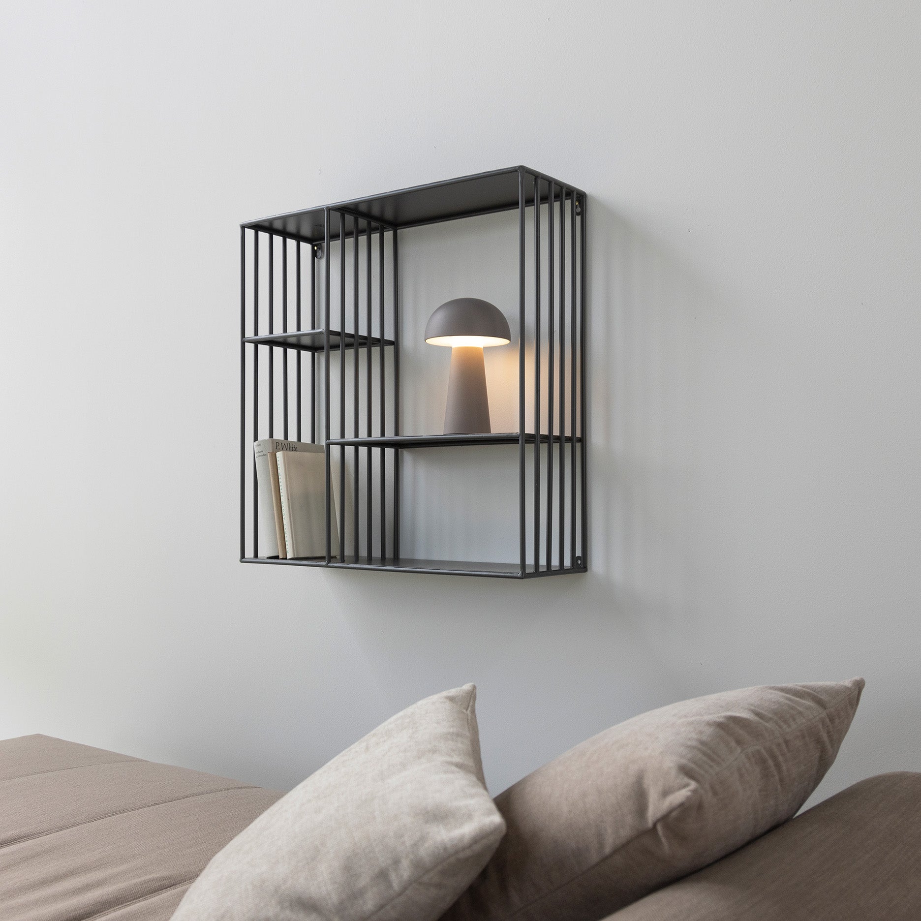 Nohr vægreol m. forskudte rum